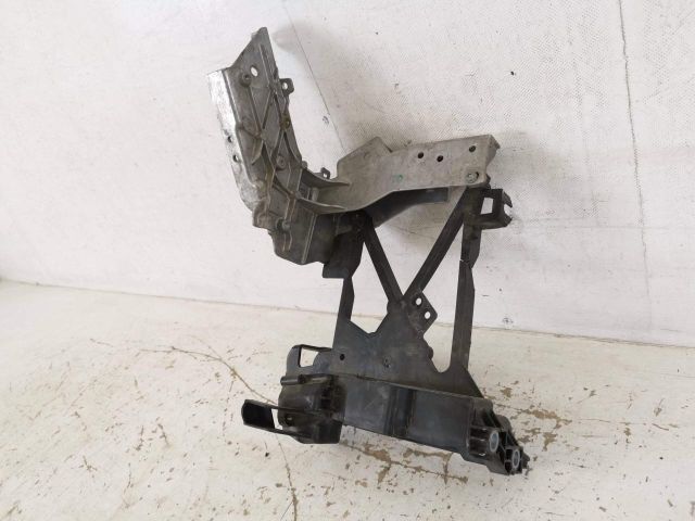 bontott MERCEDES-BENZ GLC Bal első Lökhárító Tartó (Műanyag)