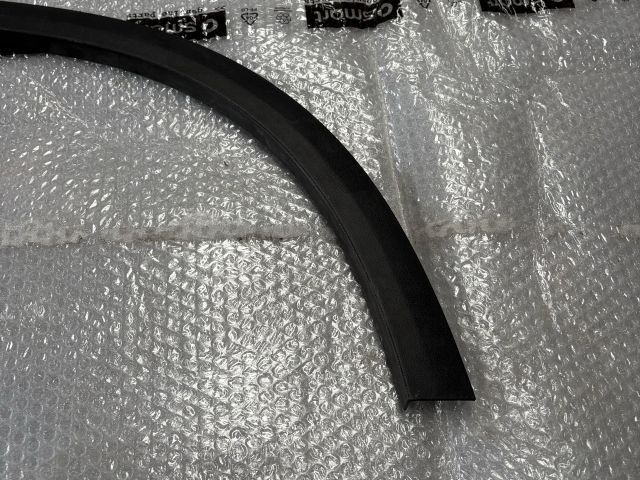 bontott MERCEDES-BENZ GLC Bal hátsó Sárvédő Díszléc