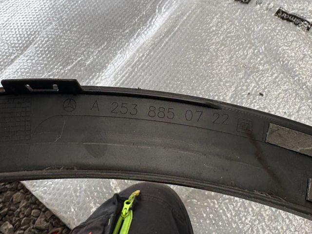 bontott MERCEDES-BENZ GLC Bal hátsó Sárvédő Díszléc