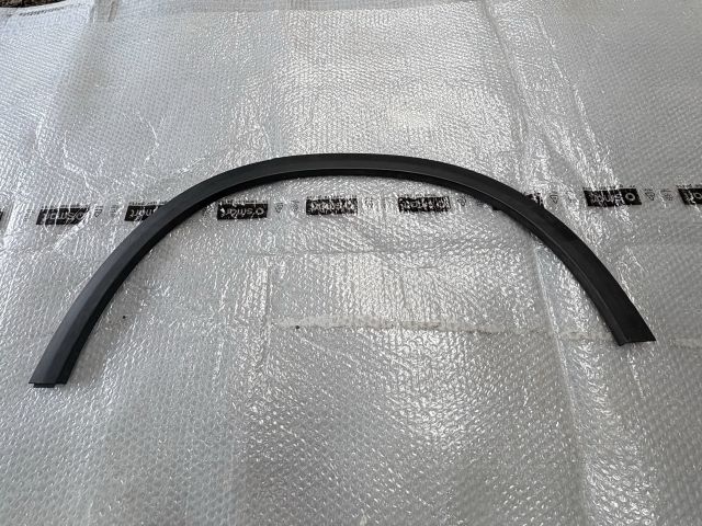 bontott MERCEDES-BENZ GLC Bal hátsó Sárvédő Díszléc