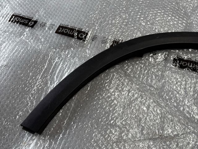 bontott MERCEDES-BENZ GLC Bal hátsó Sárvédő Díszléc