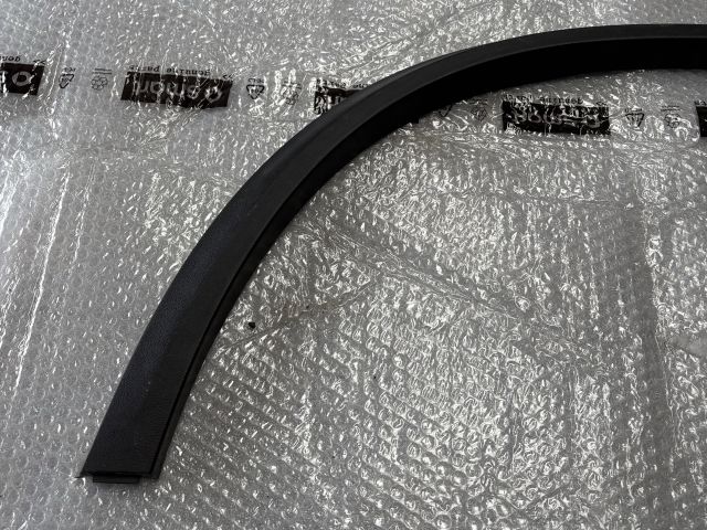 bontott MERCEDES-BENZ GLC Bal hátsó Sárvédő Díszléc