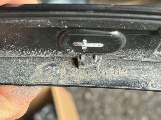 bontott MERCEDES-BENZ GLC Bal hátsó Sárvédő Díszléc