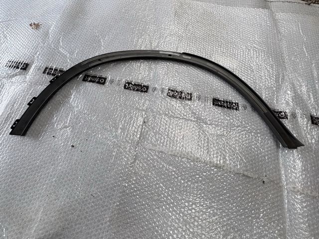 bontott MERCEDES-BENZ GLC Bal hátsó Sárvédő Díszléc