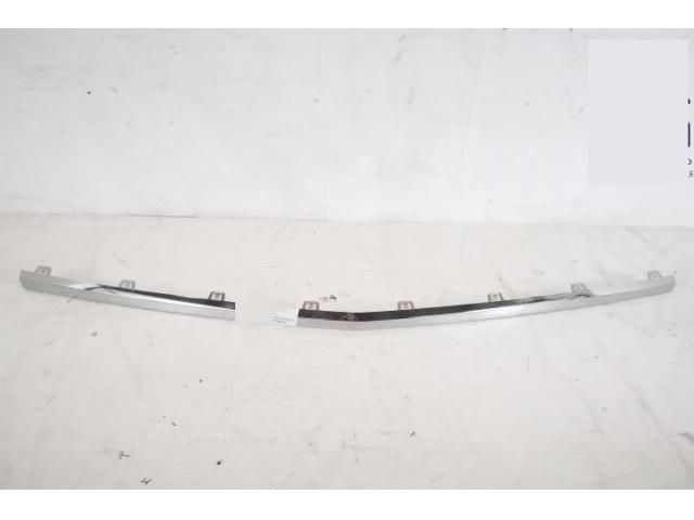 bontott MERCEDES-BENZ GLC Első Lökhárító Díszléc