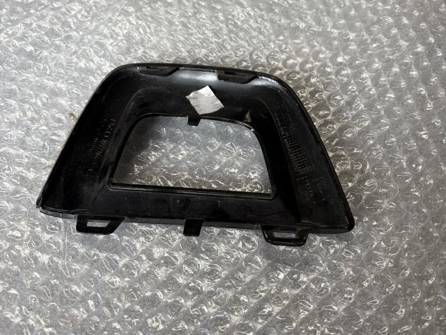 bontott MERCEDES-BENZ GLC Első Lökhárító Díszléc