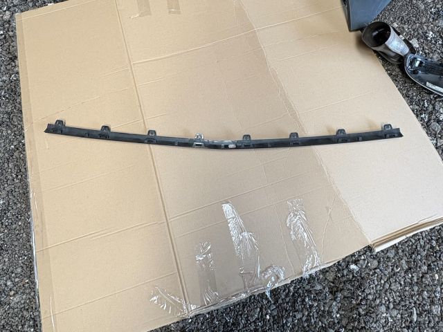 bontott MERCEDES-BENZ GLC Első Lökhárító Díszléc