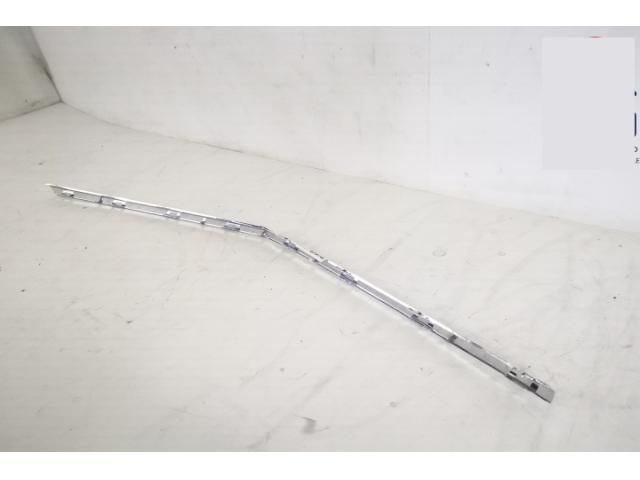 bontott MERCEDES-BENZ GLC Első Lökhárító Díszléc