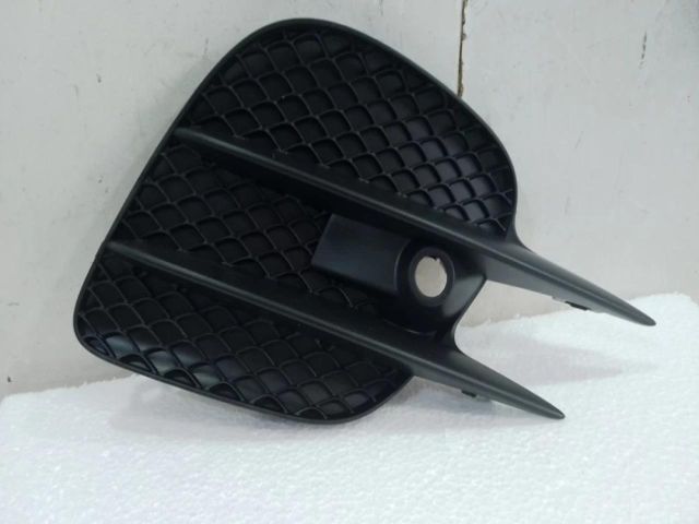 bontott MERCEDES-BENZ GLC Első Lökhárító Jobb Díszrács