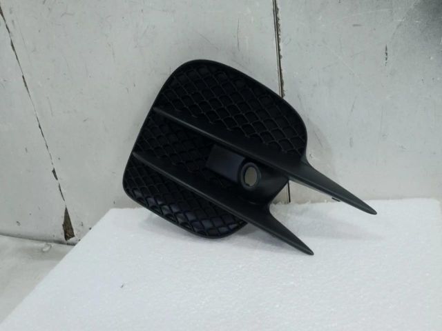 bontott MERCEDES-BENZ GLC Első Lökhárító Jobb Díszrács