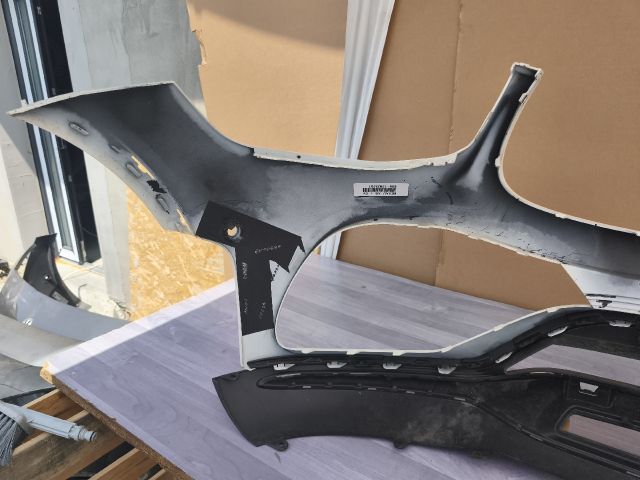 bontott MERCEDES-BENZ GLC Első Lökhárító (Üresen)