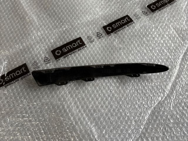 bontott MERCEDES-BENZ GLC Jobb első Lökhárító Díszléc