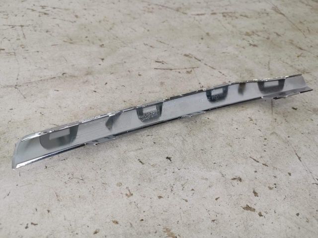 bontott MERCEDES-BENZ GLC Jobb első Lökhárító Díszléc