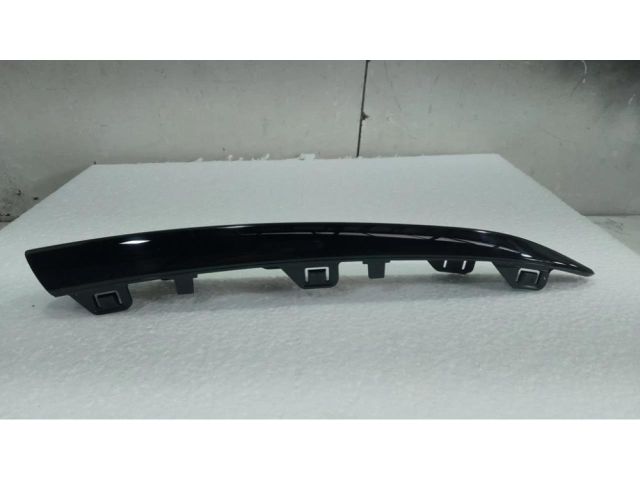 bontott MERCEDES-BENZ GLC Jobb első Lökhárító Díszléc