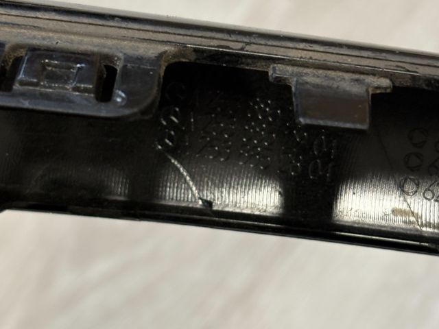 bontott MERCEDES-BENZ GLC Jobb első Lökhárító Díszléc