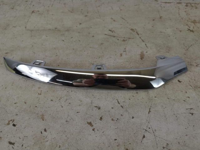 bontott MERCEDES-BENZ GLC Jobb első Lökhárító Díszléc