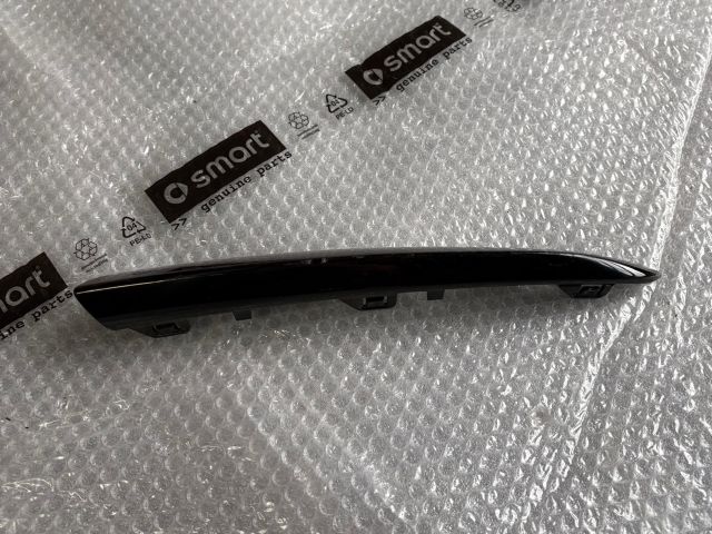 bontott MERCEDES-BENZ GLC Jobb első Lökhárító Díszléc