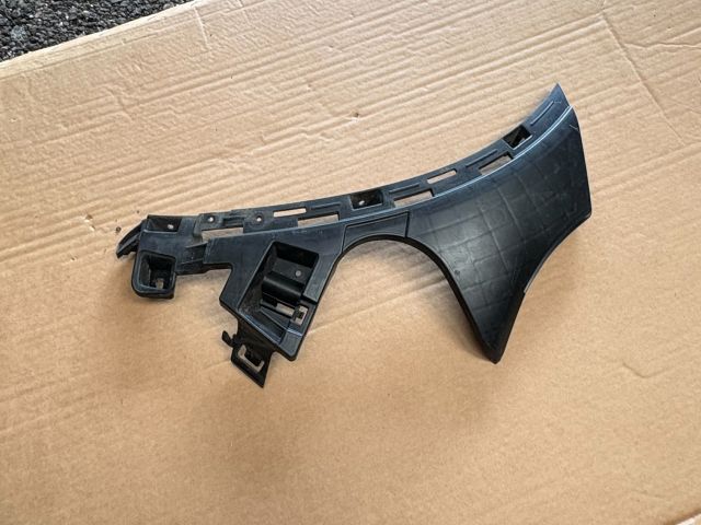 bontott MERCEDES-BENZ GLC Jobb első Lökhárító Tartó (Műanyag)