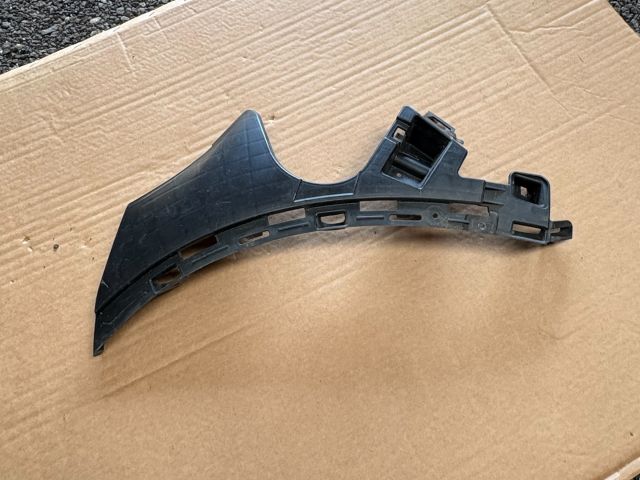 bontott MERCEDES-BENZ GLC Jobb első Lökhárító Tartó (Műanyag)