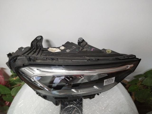 bontott MERCEDES-BENZ GLC Jobb Fényszóró