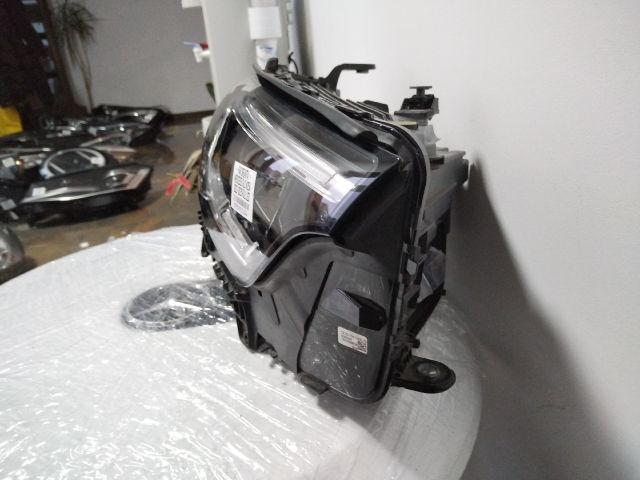 bontott MERCEDES-BENZ GLC Jobb Fényszóró