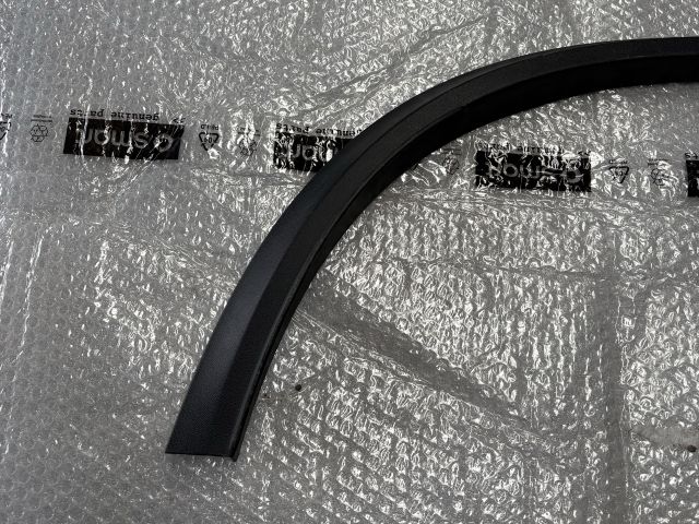 bontott MERCEDES-BENZ GLC Jobb hátsó Sárvédő Díszléc