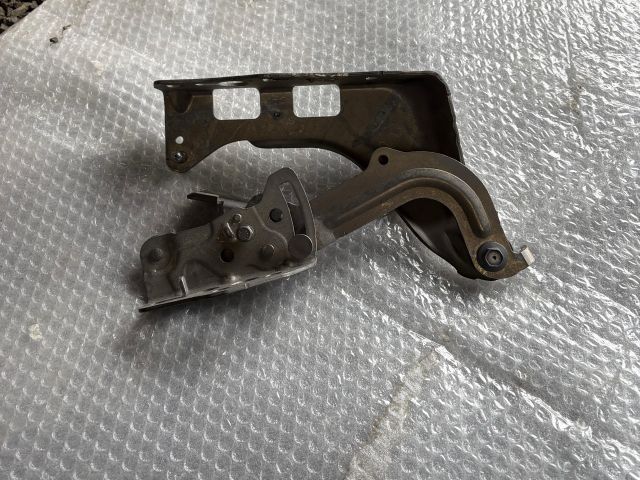 bontott MERCEDES-BENZ GLC Motorháztető Bal Zsanér