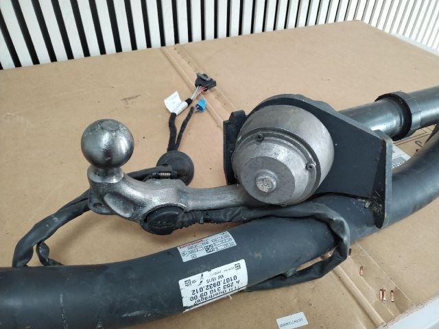 bontott MERCEDES-BENZ GLC Vonóhorog