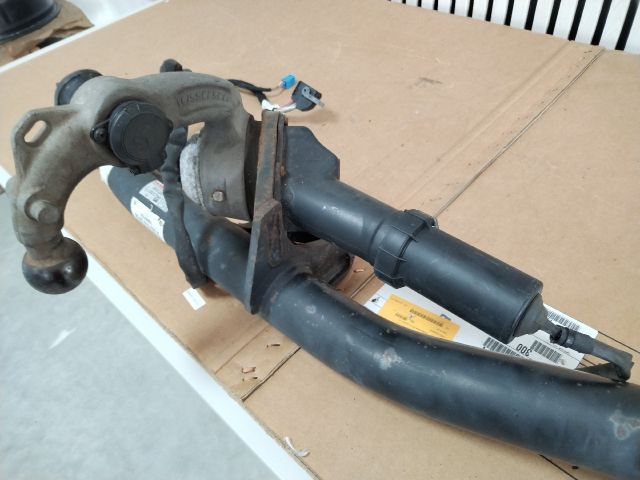 bontott MERCEDES-BENZ GLC Vonóhorog