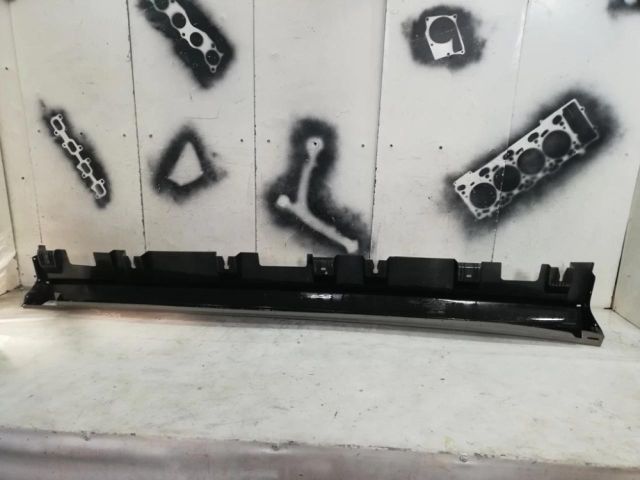 bontott MERCEDES-BENZ GLE Bal első Küszöb Díszléc