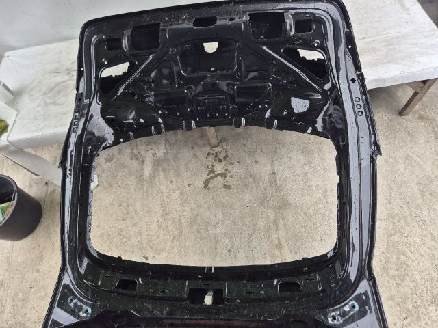 bontott MERCEDES-BENZ GLE Csomagtérajtó (Üres lemez)