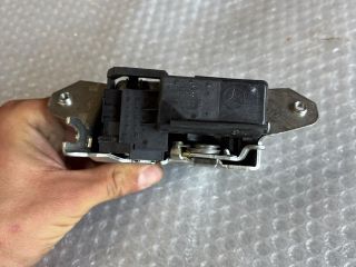 bontott MERCEDES-BENZ GLE Csomagtérajtó Zárszerkezet