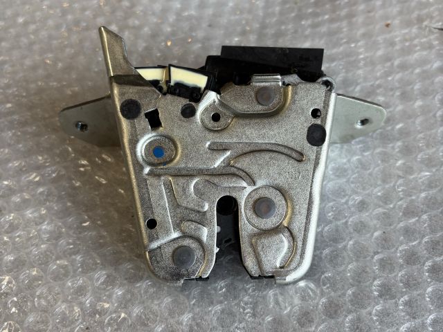 bontott MERCEDES-BENZ GLE Csomagtérajtó Zárszerkezet