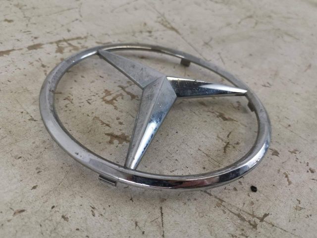 bontott MERCEDES-BENZ GLE Első Embléma