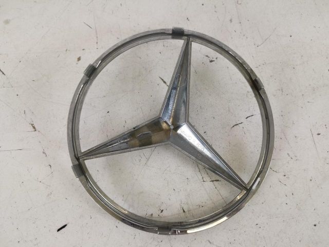 bontott MERCEDES-BENZ GLE Első Embléma