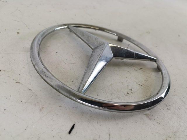 bontott MERCEDES-BENZ GLE Első Embléma