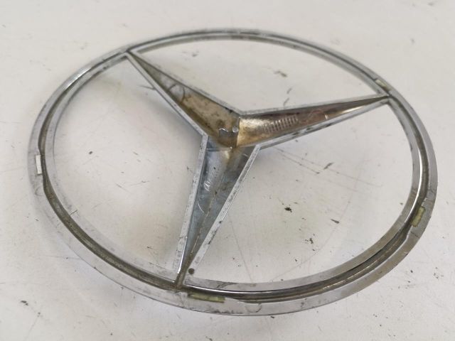 bontott MERCEDES-BENZ GLE Első Embléma