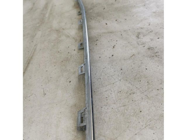 bontott MERCEDES-BENZ GLE Első Lökhárító Díszléc