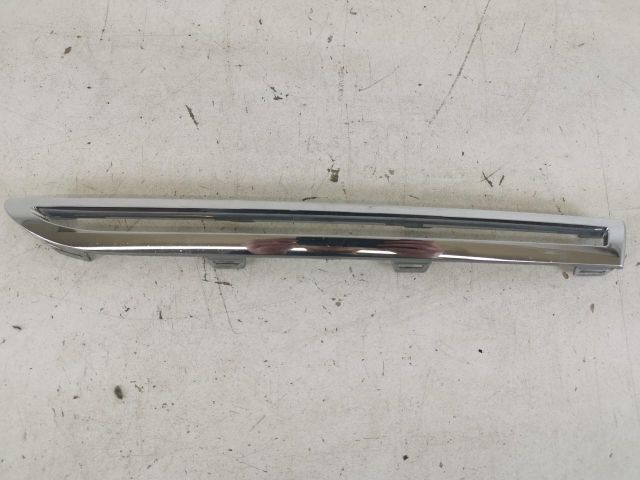 bontott MERCEDES-BENZ GLE Első Lökhárító Díszléc