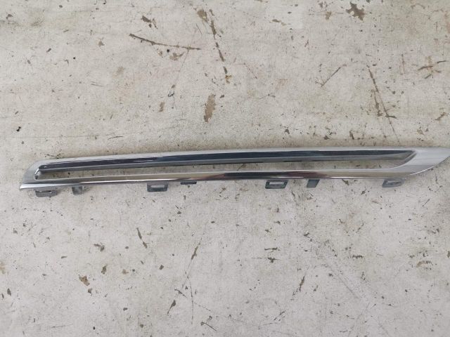 bontott MERCEDES-BENZ GLE Első Lökhárító Díszléc