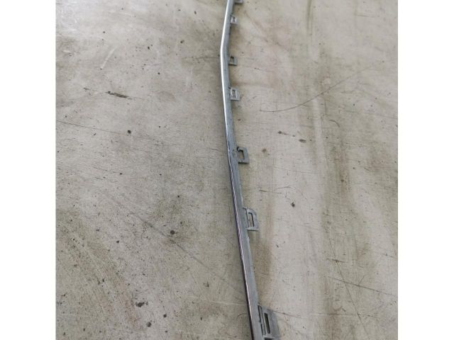 bontott MERCEDES-BENZ GLE Első Lökhárító Díszléc