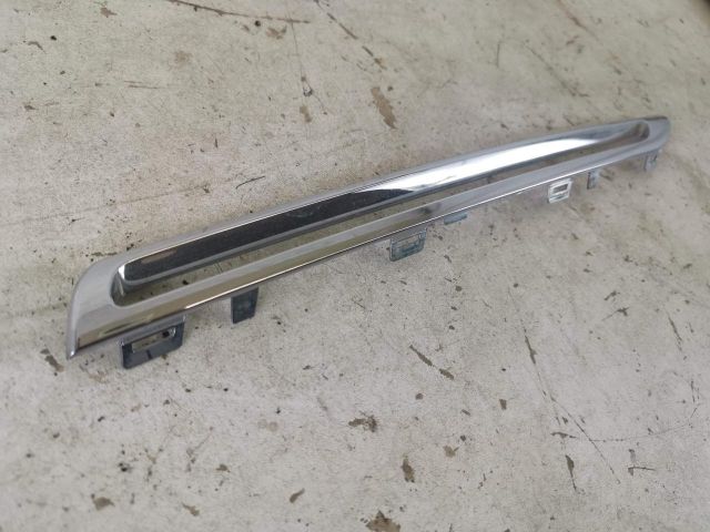 bontott MERCEDES-BENZ GLE Első Lökhárító Díszléc