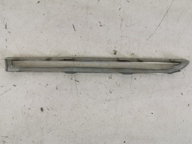 bontott MERCEDES-BENZ GLE Első Lökhárító Díszléc