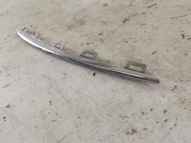 bontott MERCEDES-BENZ GLE Első Lökhárító Díszléc