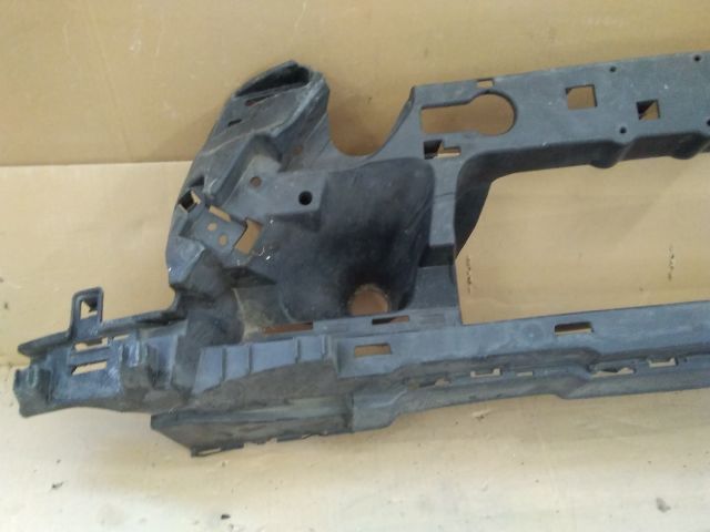 bontott MERCEDES-BENZ GLE Első Lökhárító Tartó Felső