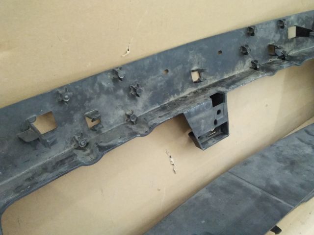 bontott MERCEDES-BENZ GLE Első Lökhárító Tartó Felső