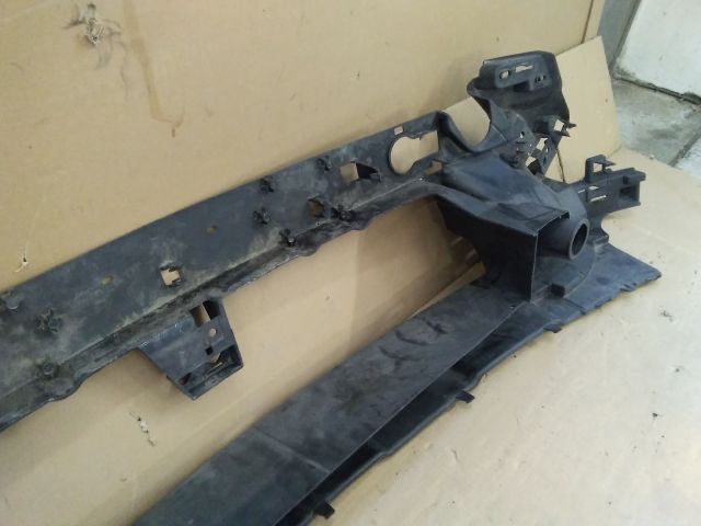 bontott MERCEDES-BENZ GLE Első Lökhárító Tartó Felső