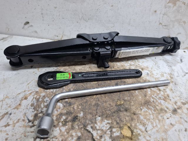 bontott MERCEDES-BENZ GLE Emelő