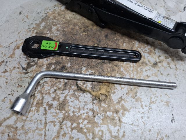 bontott MERCEDES-BENZ GLE Emelő