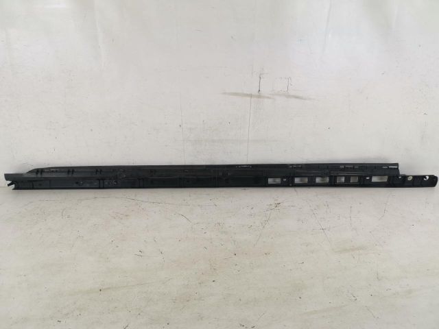 bontott MERCEDES-BENZ GLE Jobb első Küszöb Tartó